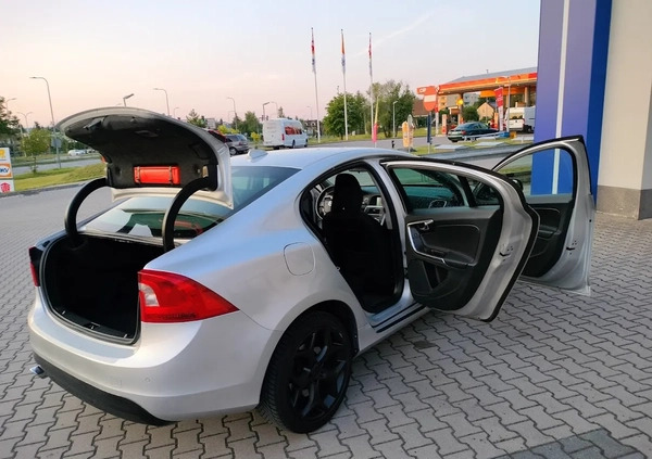 Volvo S60 cena 44600 przebieg: 185000, rok produkcji 2015 z Kielce małe 301